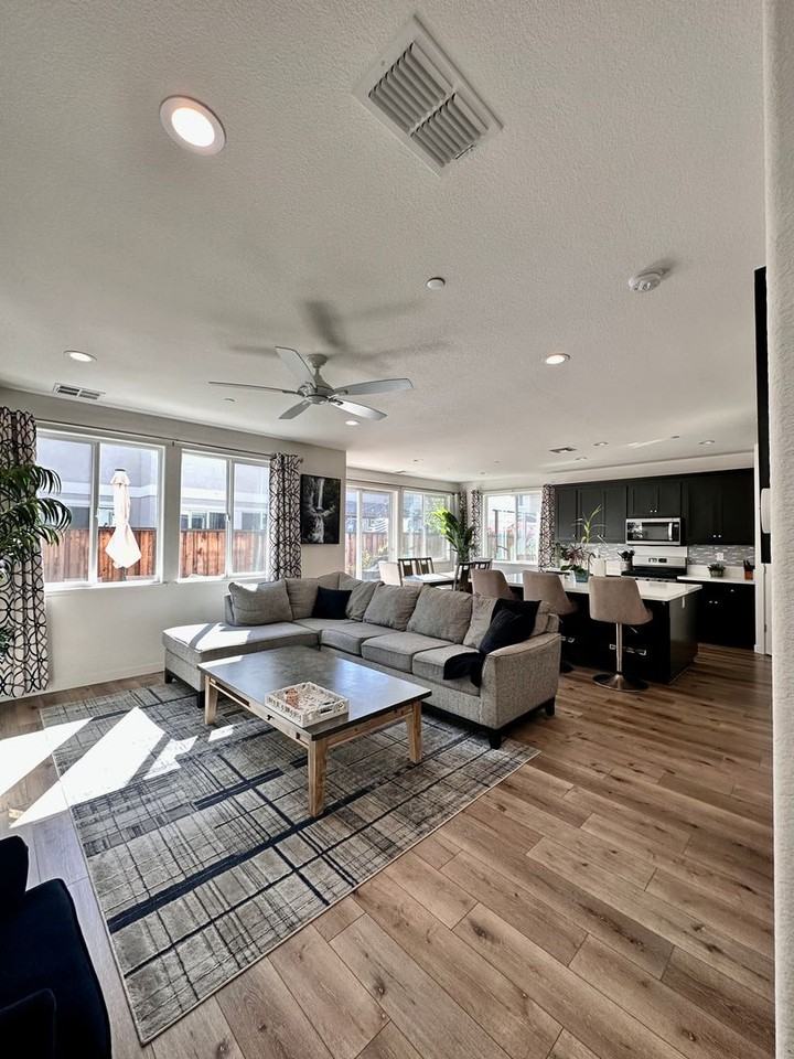 2318 Spitfire Way - Photo 6 of 39