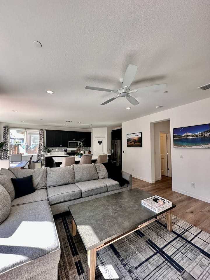 2318 Spitfire Way - Photo 7 of 39