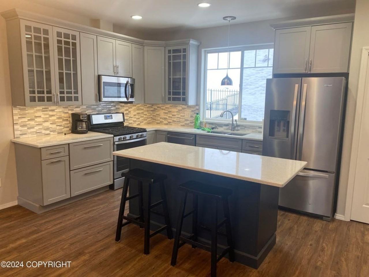 20349 Riverside Dr - Photo 3 of 17