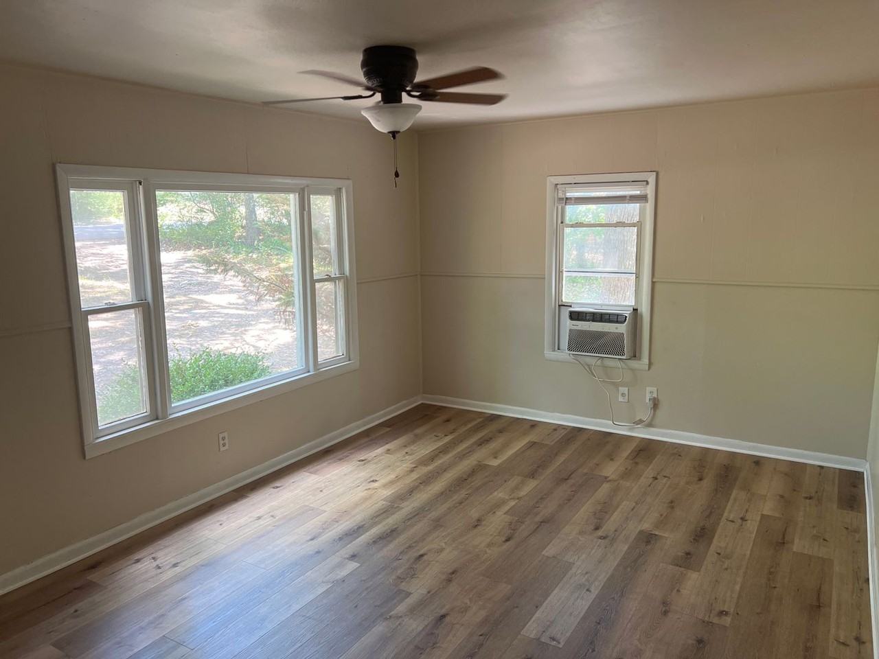 305 S Teehee Dr - Photo 3 of 10