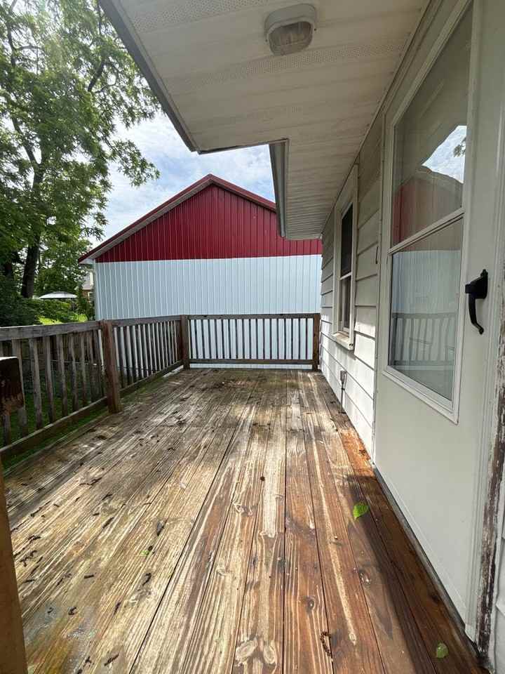 1004 W Lexington Ave - Photo 2 of 14