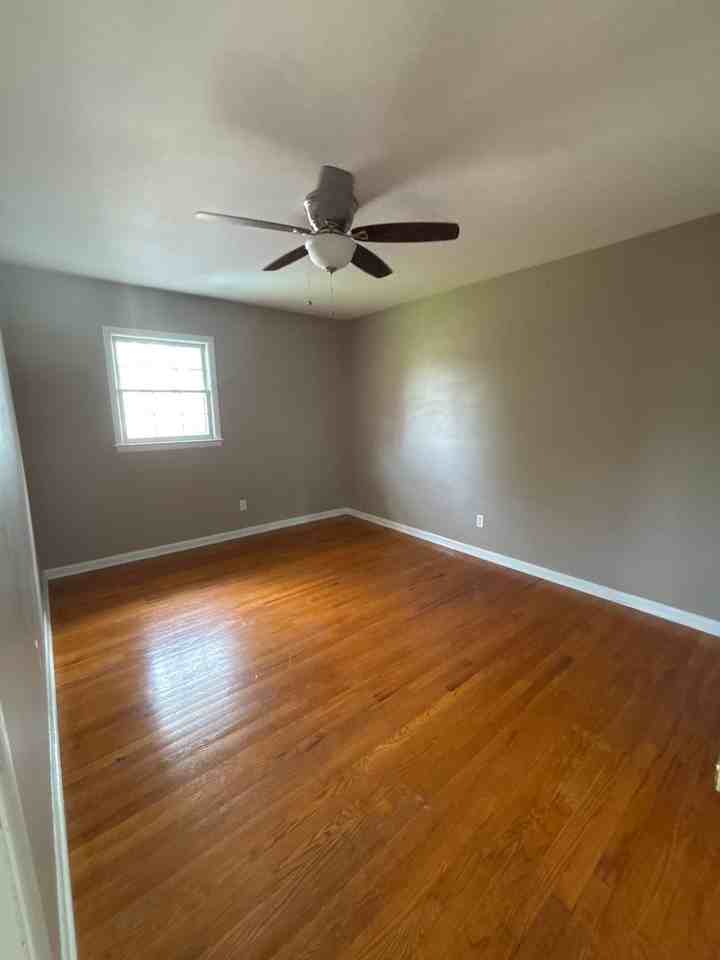 1004 W Lexington Ave - Photo 4 of 14