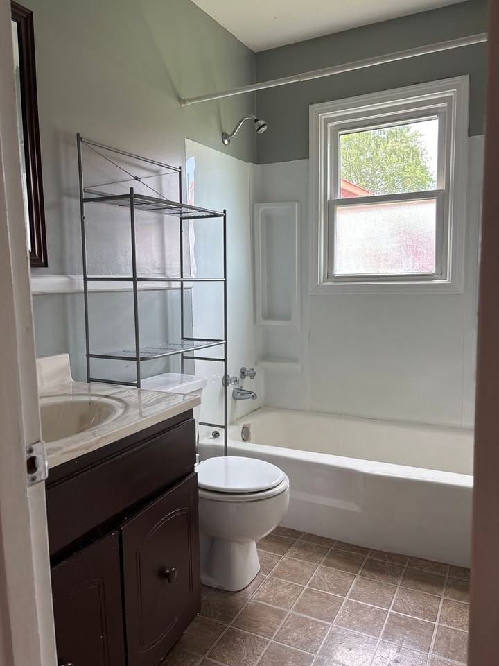 1004 W Lexington Ave - Photo 7 of 14