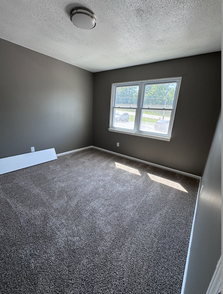 Hawk-Eyed Management - Photo 4 of 12