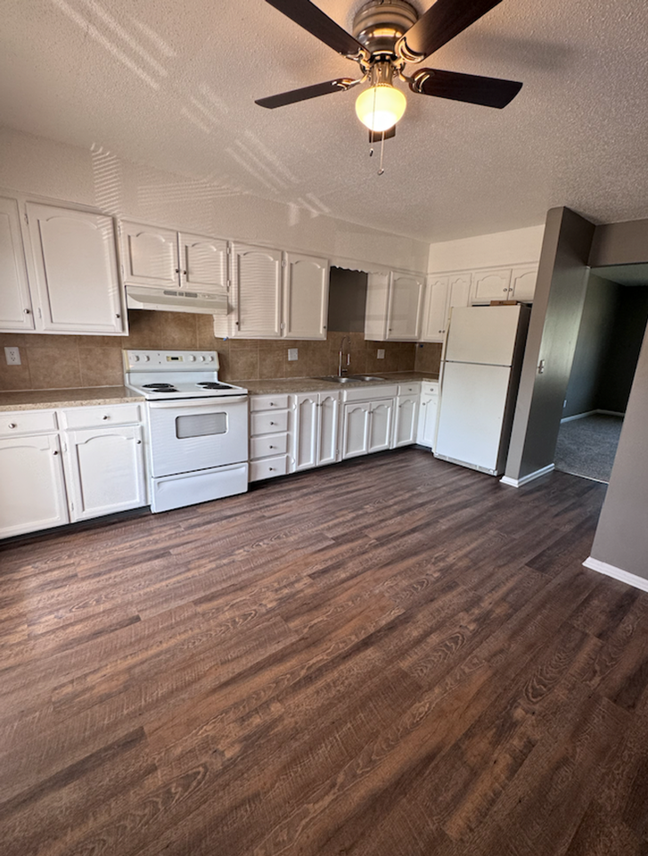 Hawk-Eyed Management - Photo 5 of 12