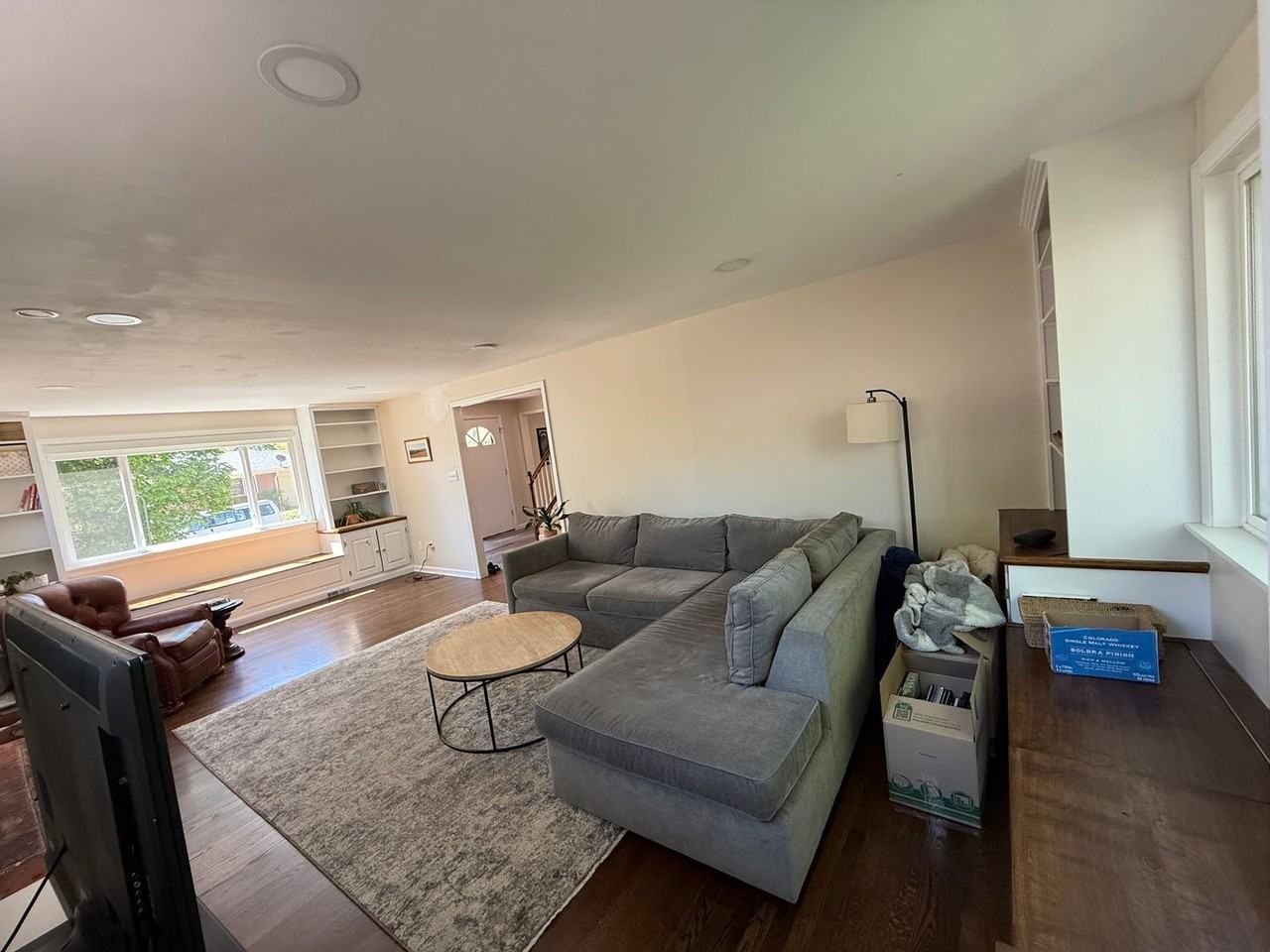 1077 Albion Rd - Photo 6 of 21