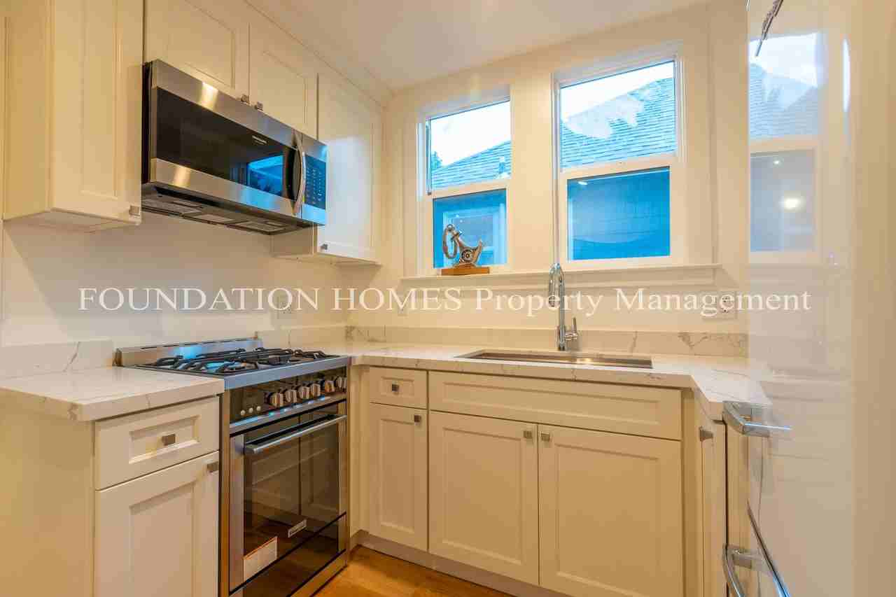 14 Princess Ln - Photo 5 of 17