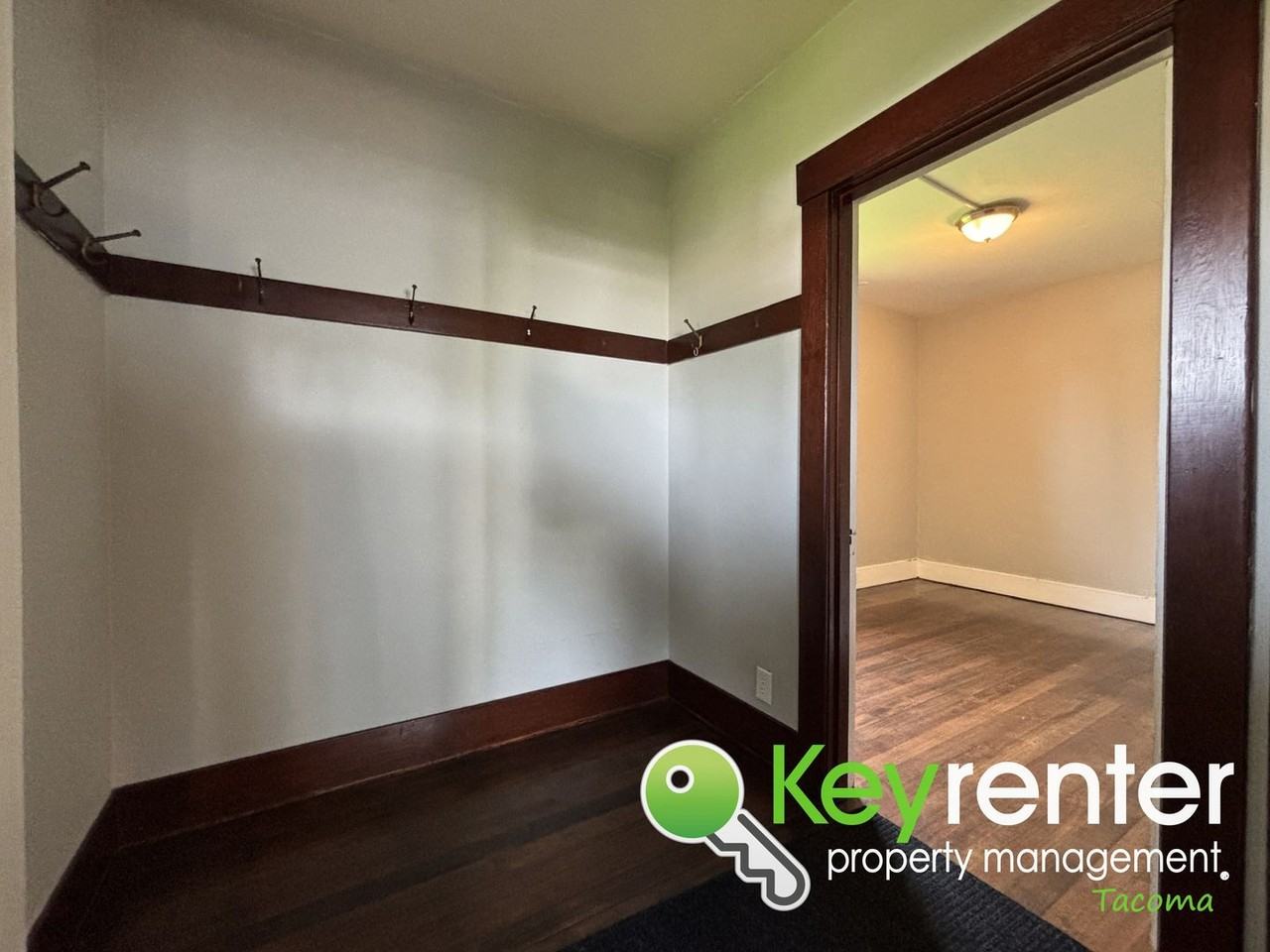 830 E 49th St - Photo 3 of 34