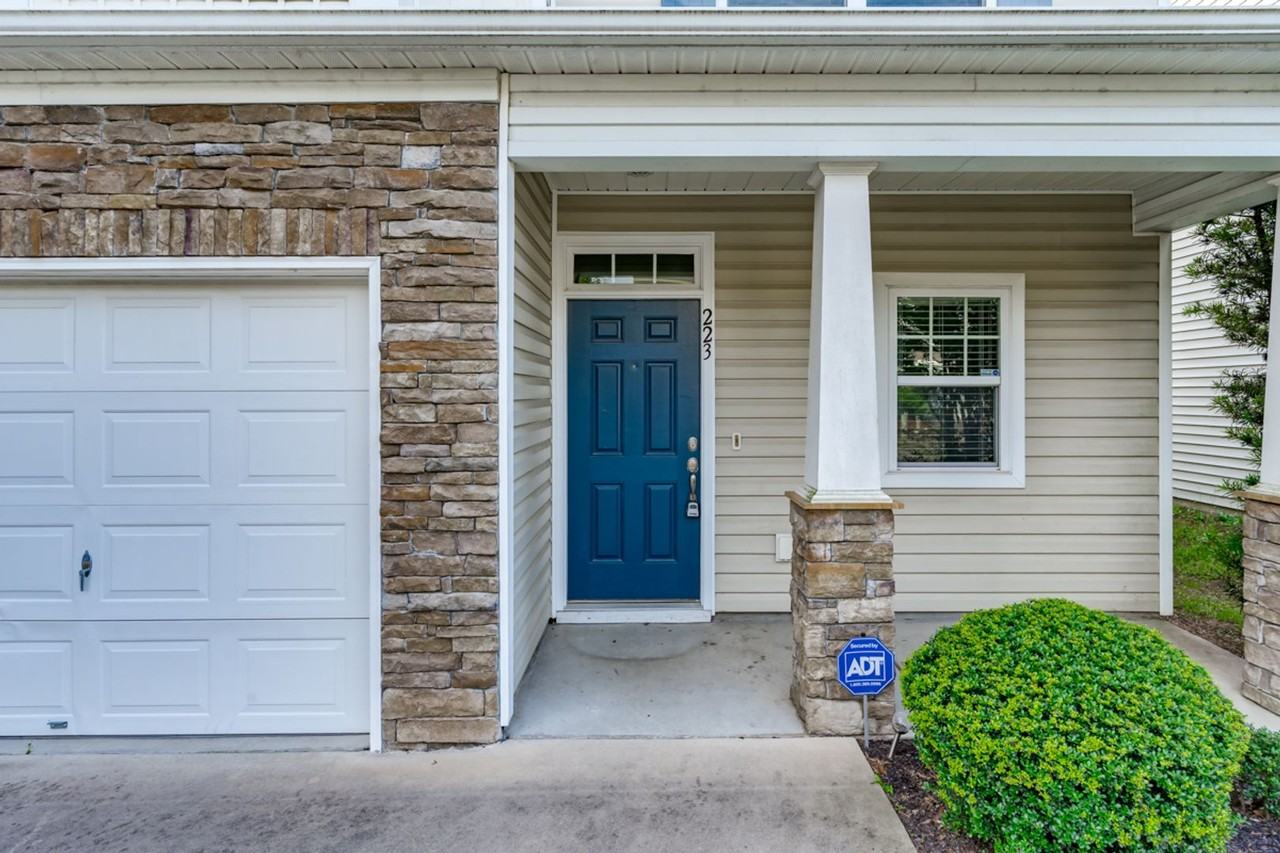 223 Chestnut Oak Ln - Photo 2 of 28