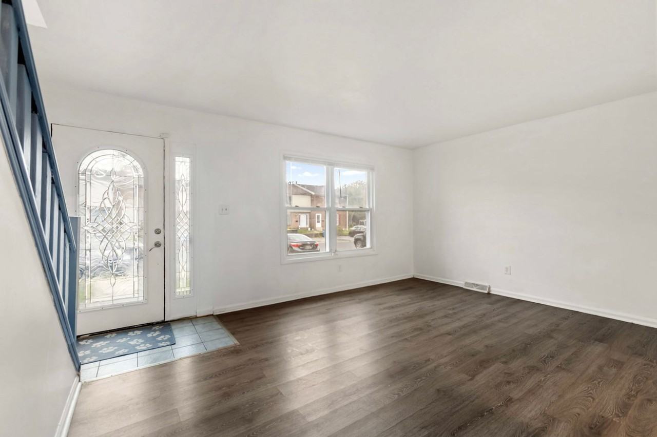 10 Clipper Ct - Photo 3 of 27