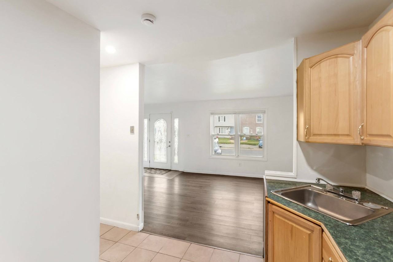 10 Clipper Ct - Photo 5 of 27