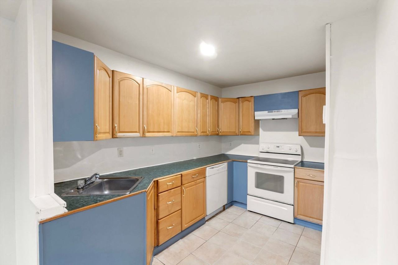10 Clipper Ct - Photo 7 of 27