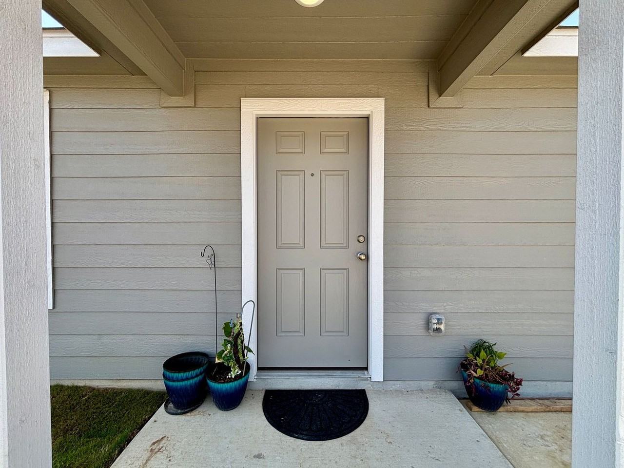 12931 Kathleen St - Photo 2 of 21