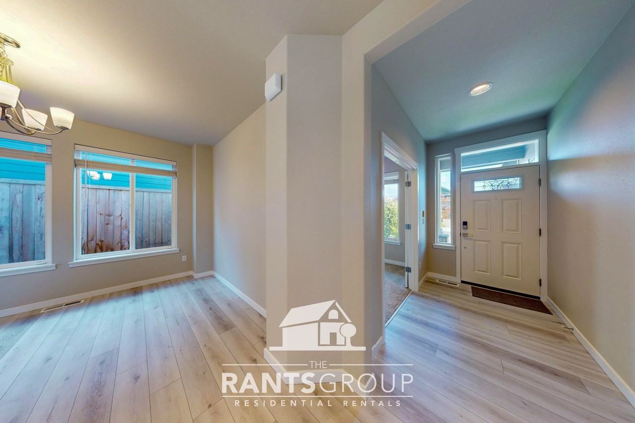 9727 9th Ave Se - Photo 4 of 28