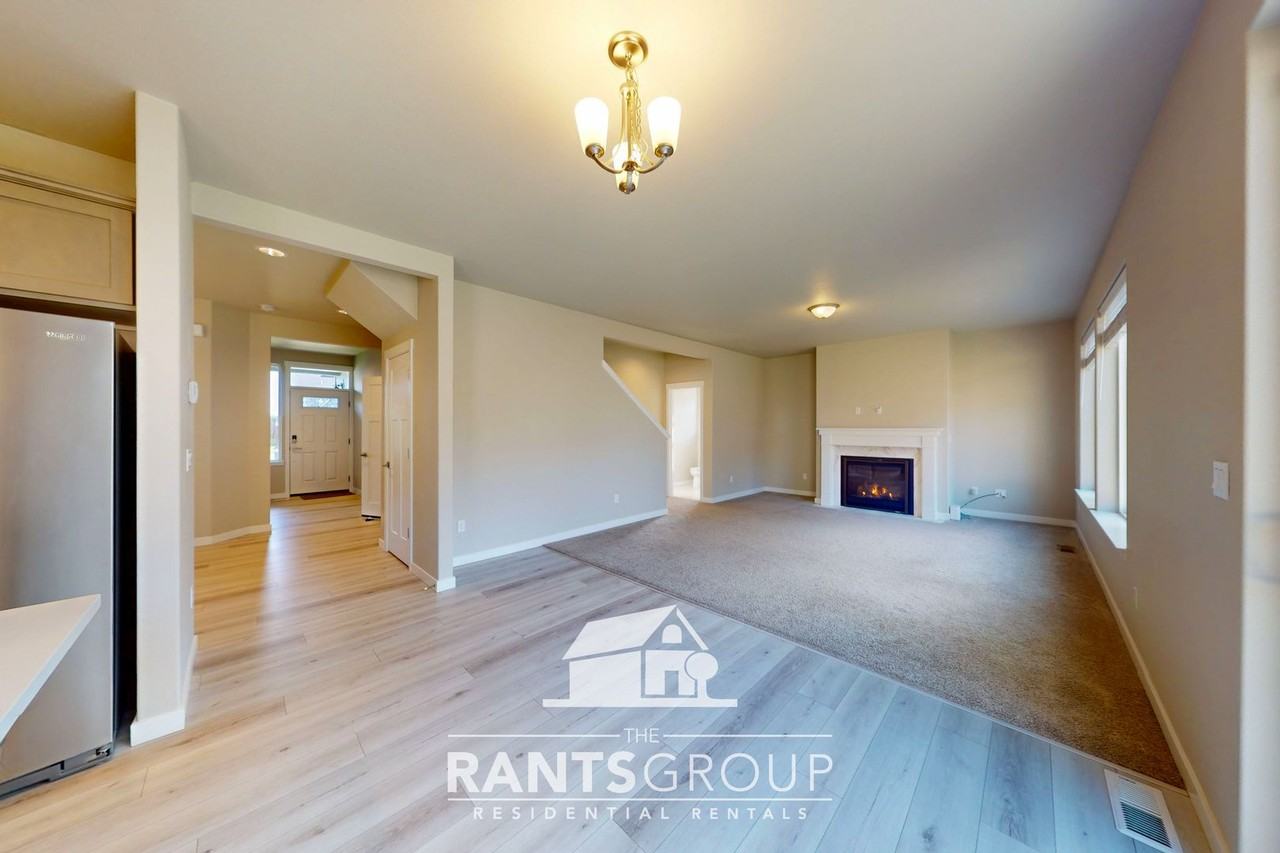 9727 9th Ave Se - Photo 7 of 28