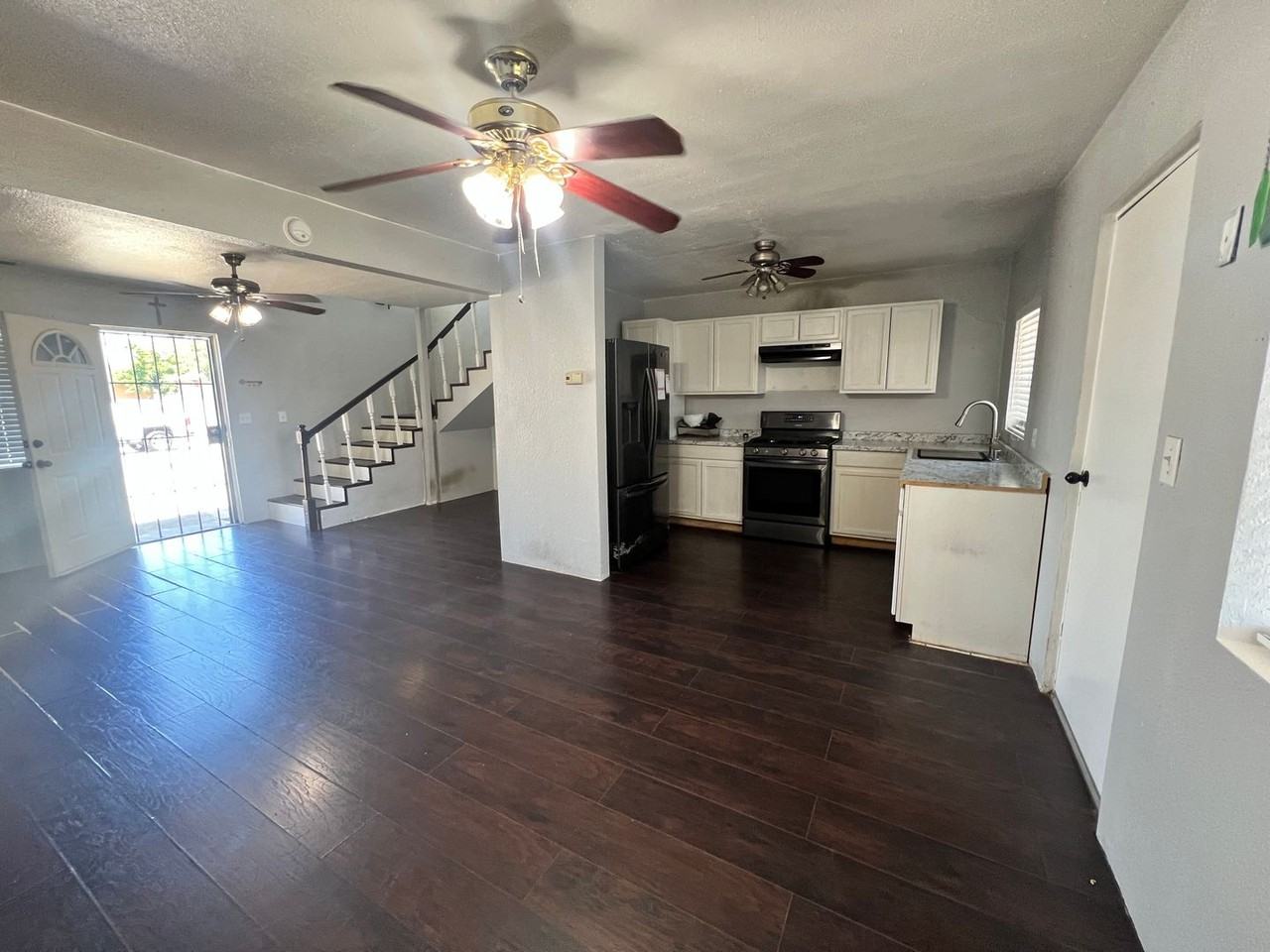1029 13th St - Photo 2 of 11