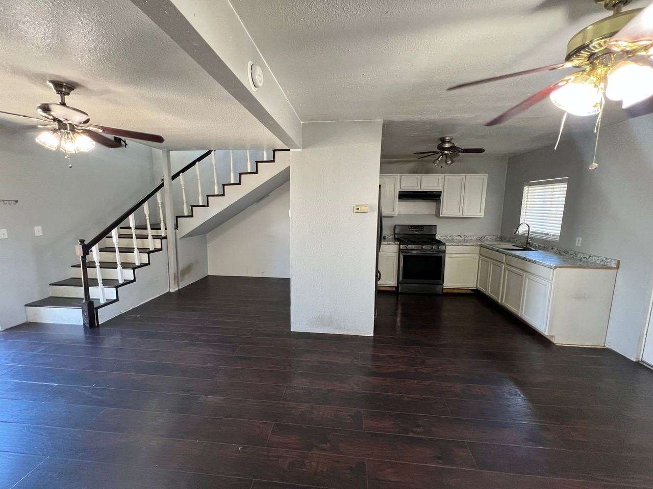 1029 13th St - Photo 3 of 11