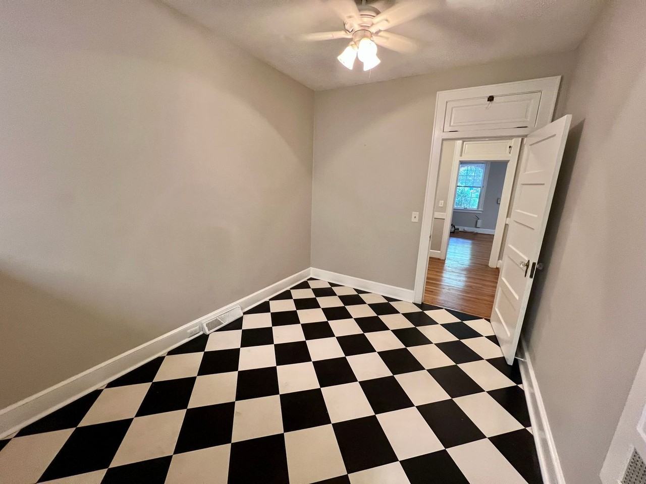 1501 Fairview Dr - Photo 6 of 24