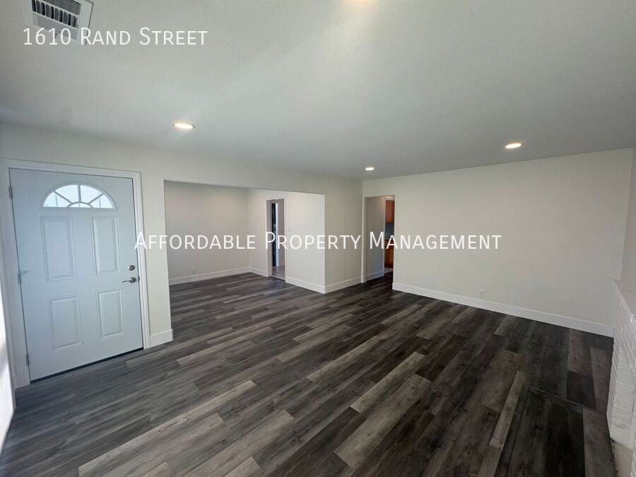 1610 Rand St - Photo 2 of 17