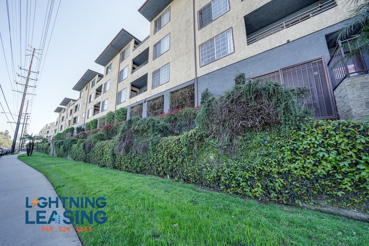 2850 5/3 Riverside Dr #3-319D - Photo 4 of 21