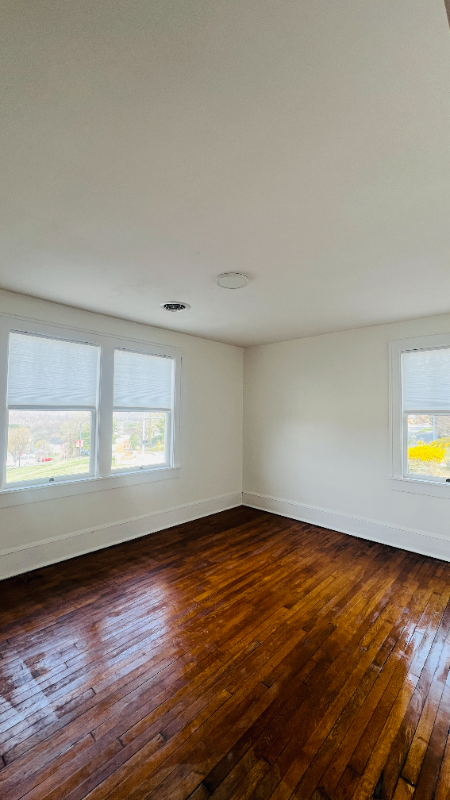 812 Tyler Ave - Photo 5 of 18