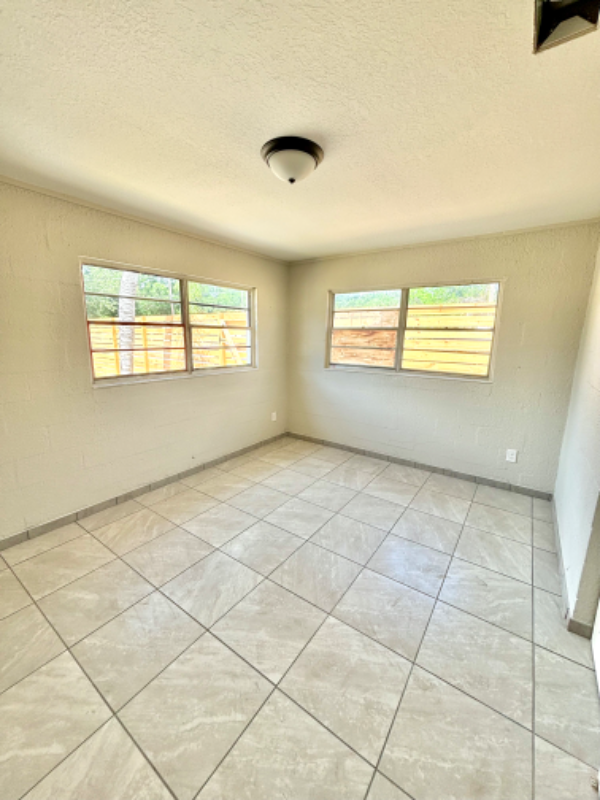 1007 37th St Nw #1 - Photo 3 of 16