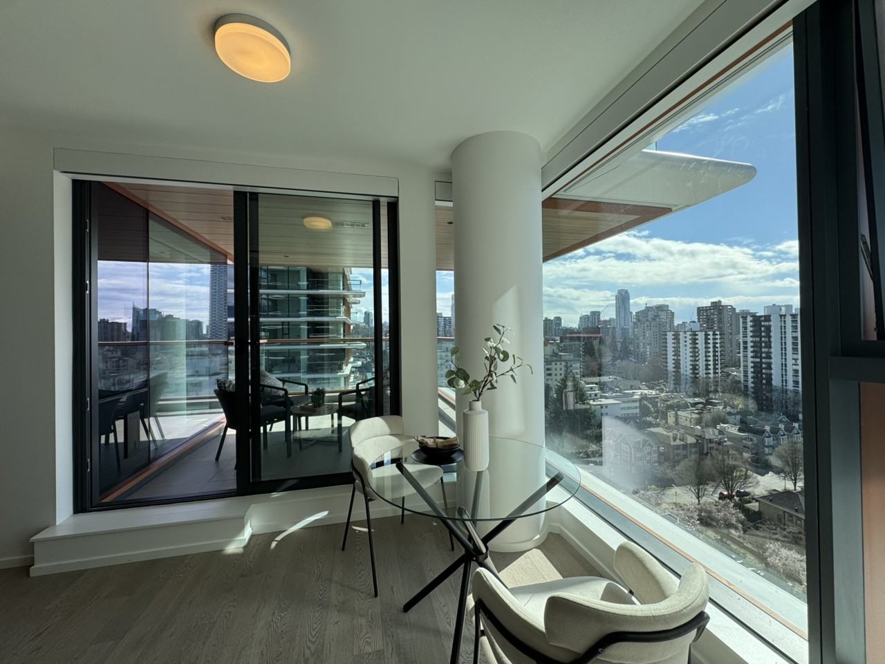 1482 Robson St - Photo 3 of 11