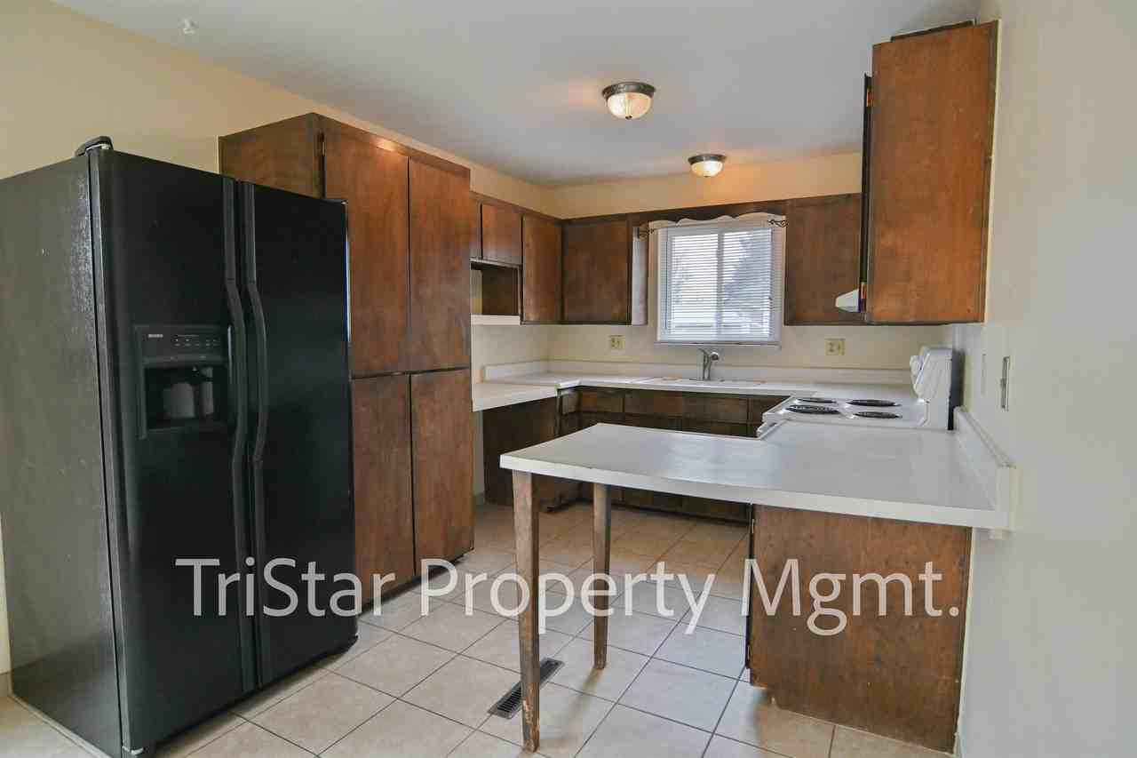 4404 North Chestnut Street - Photo 4 of 11