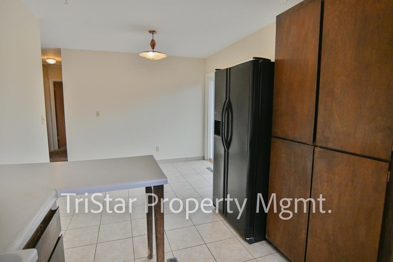 4404 North Chestnut Street - Photo 5 of 11