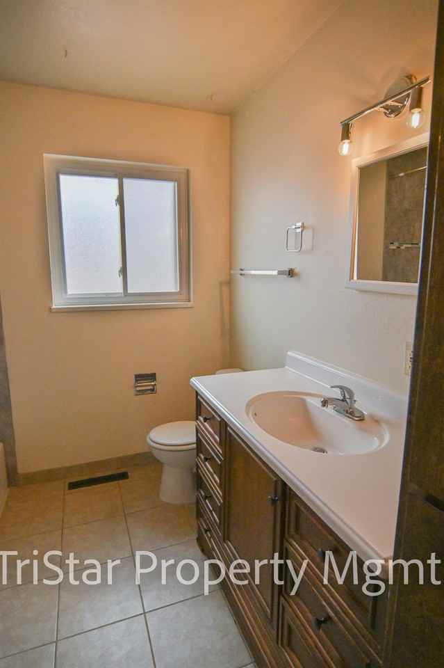 4404 North Chestnut Street - Photo 7 of 11