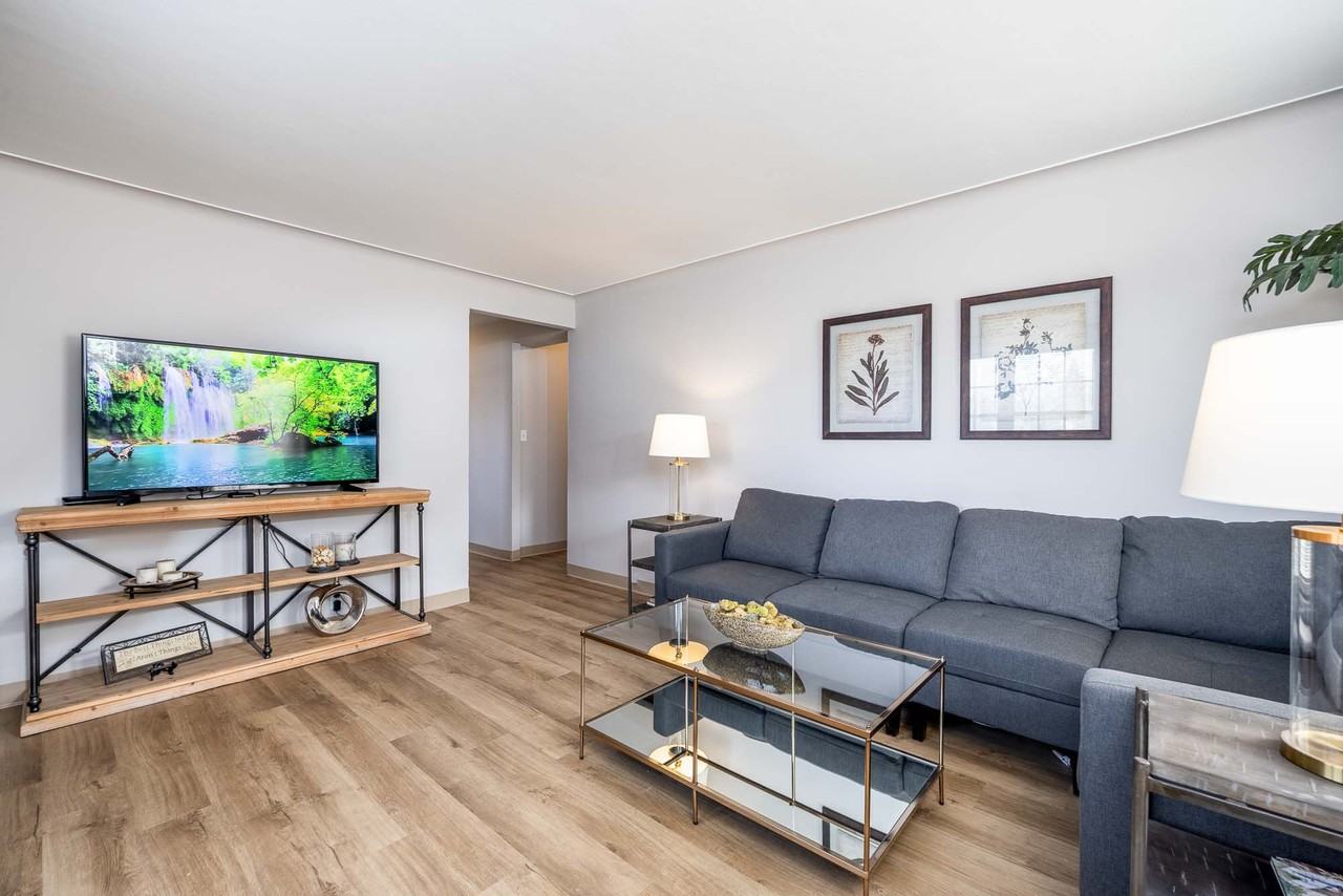 Rugby Square Apartments - Photo 4 of 17