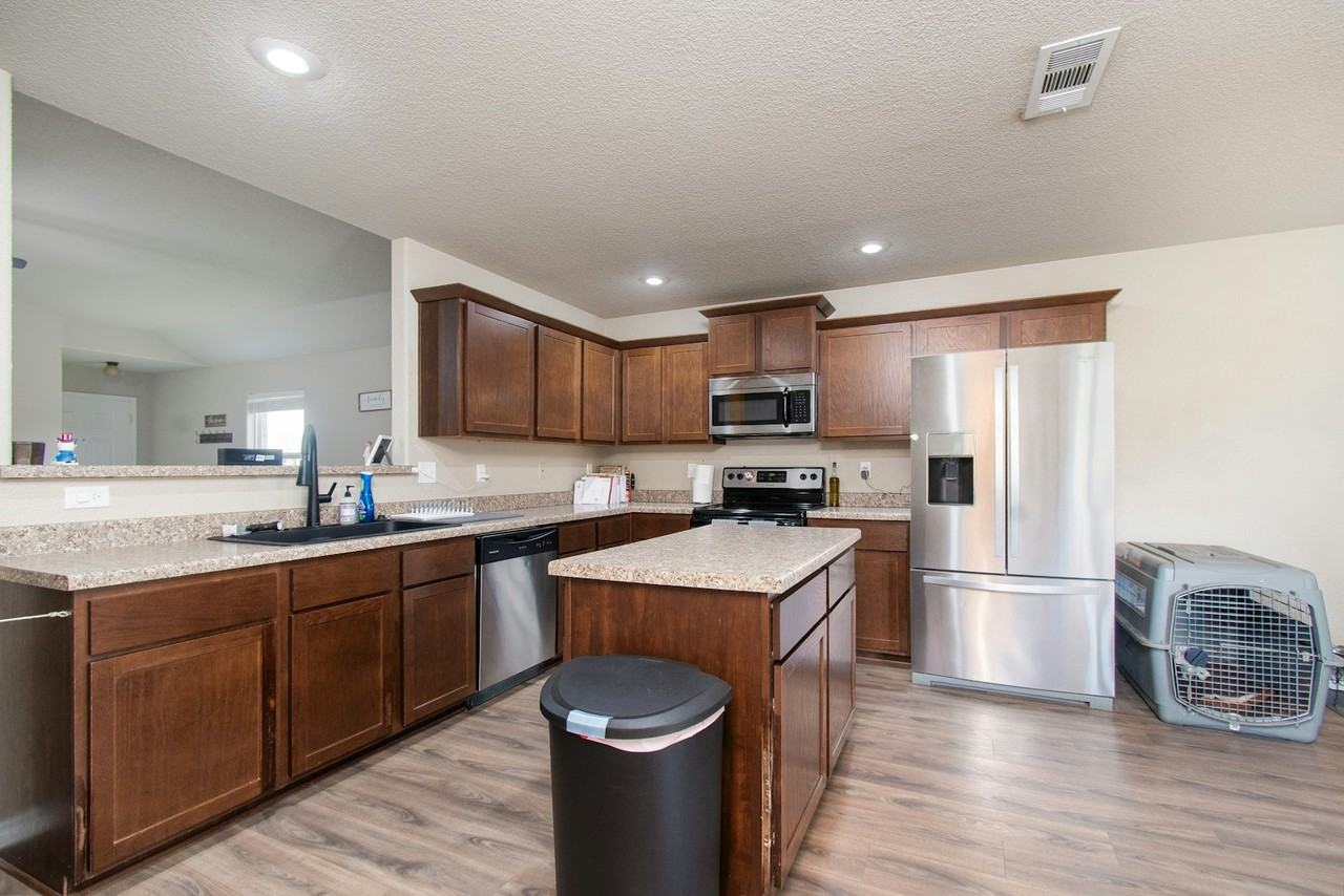 6506 Castle Gap Drive - Photo 3 of 19