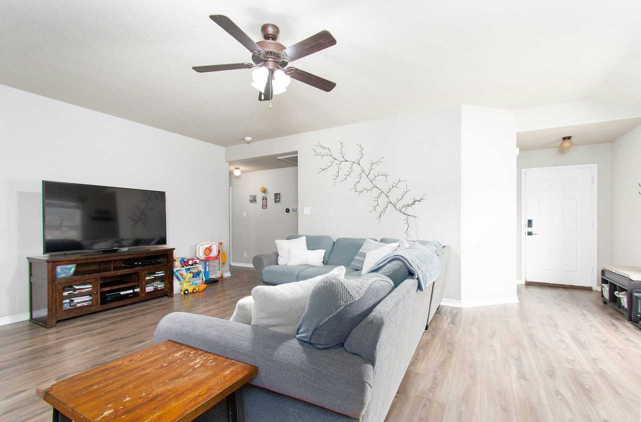 6506 Castle Gap Drive - Photo 4 of 19