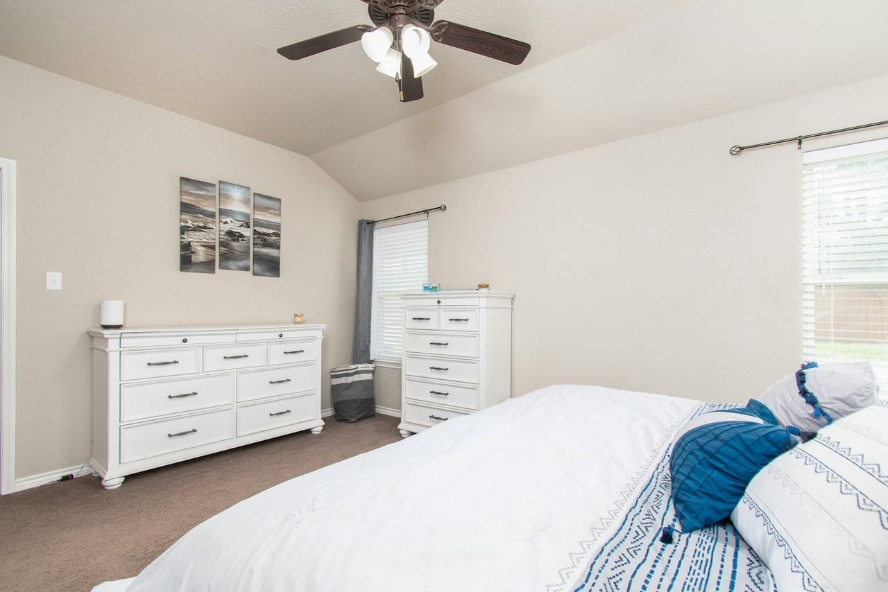 6506 Castle Gap Drive - Photo 7 of 19