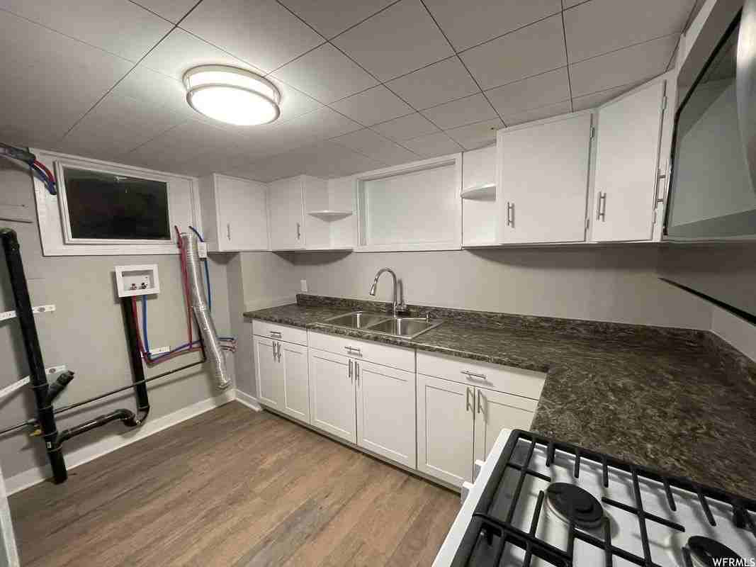 982 Gramercy Ave - Photo 6 of 12