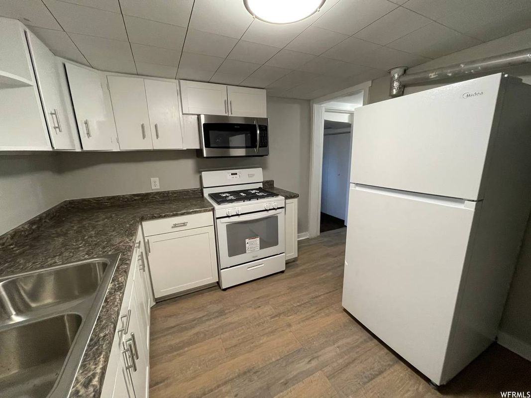 982 Gramercy Ave - Photo 7 of 12