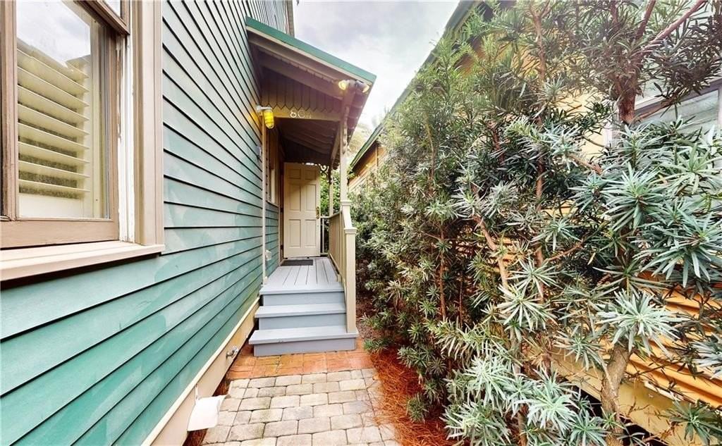 804B Howe St #B - Photo 3 of 18