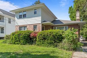 featured image of 17 College Ave #2FL