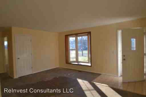 2358 Merriway Ln - Photo 3 of 15