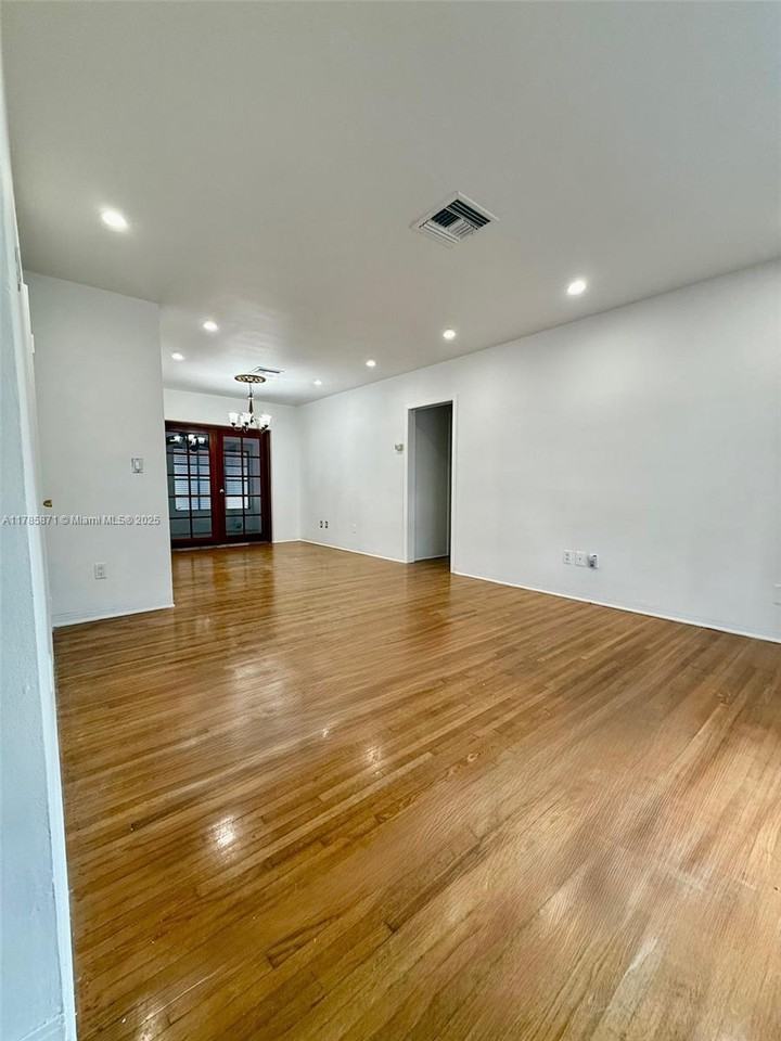 8670 Sw 28th St - Photo 2 of 8