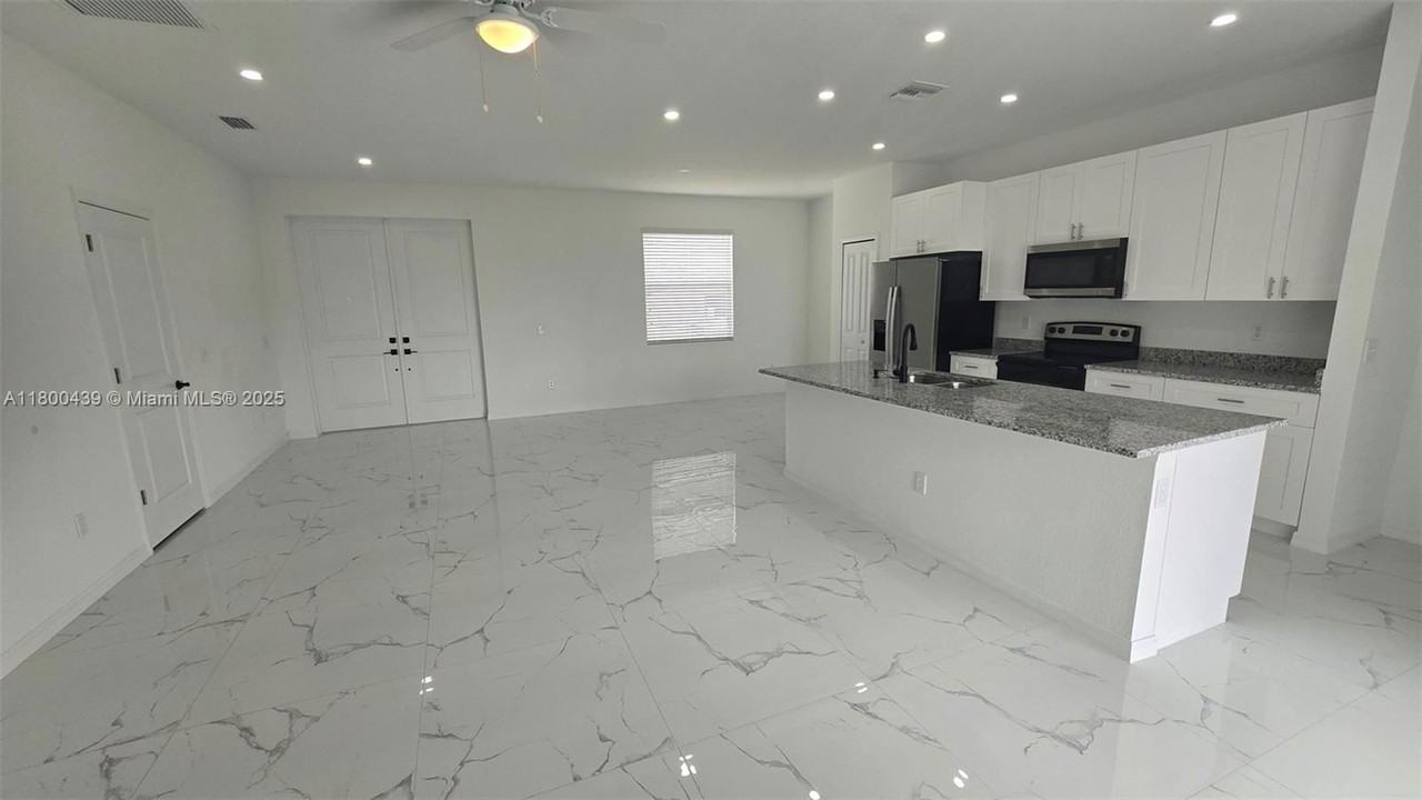 2809 64th St W - Photo 5 of 8