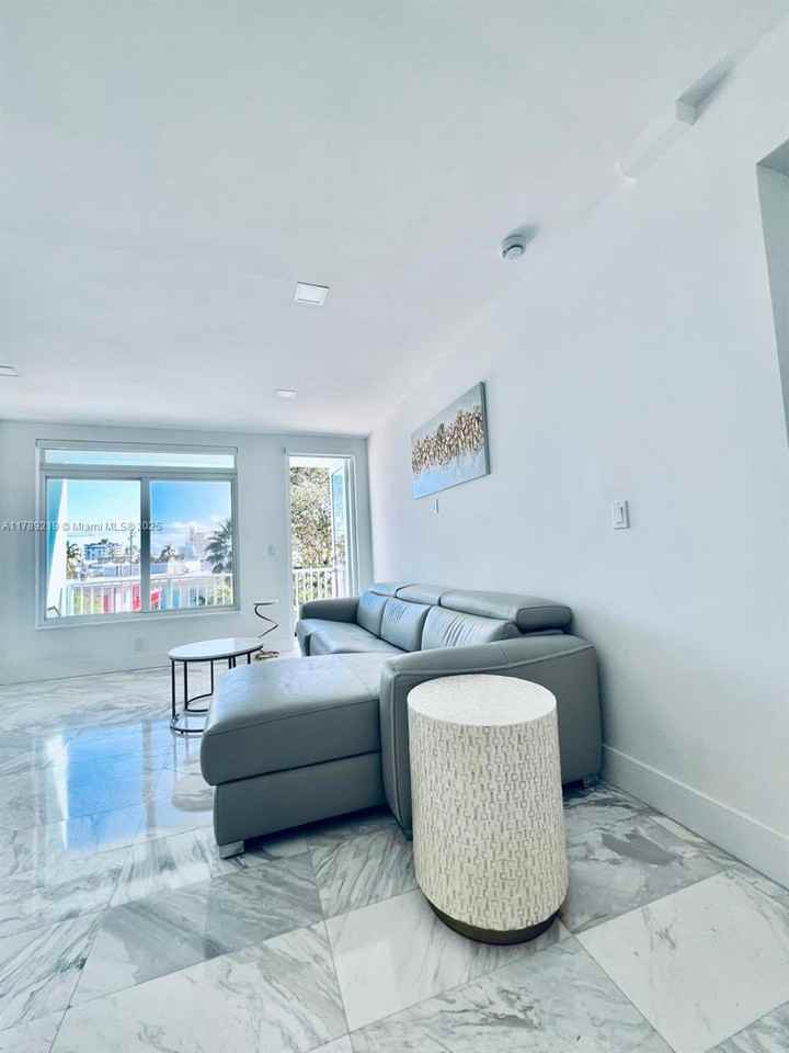 1150 Euclid Ave #306 - Photo 3 of 8