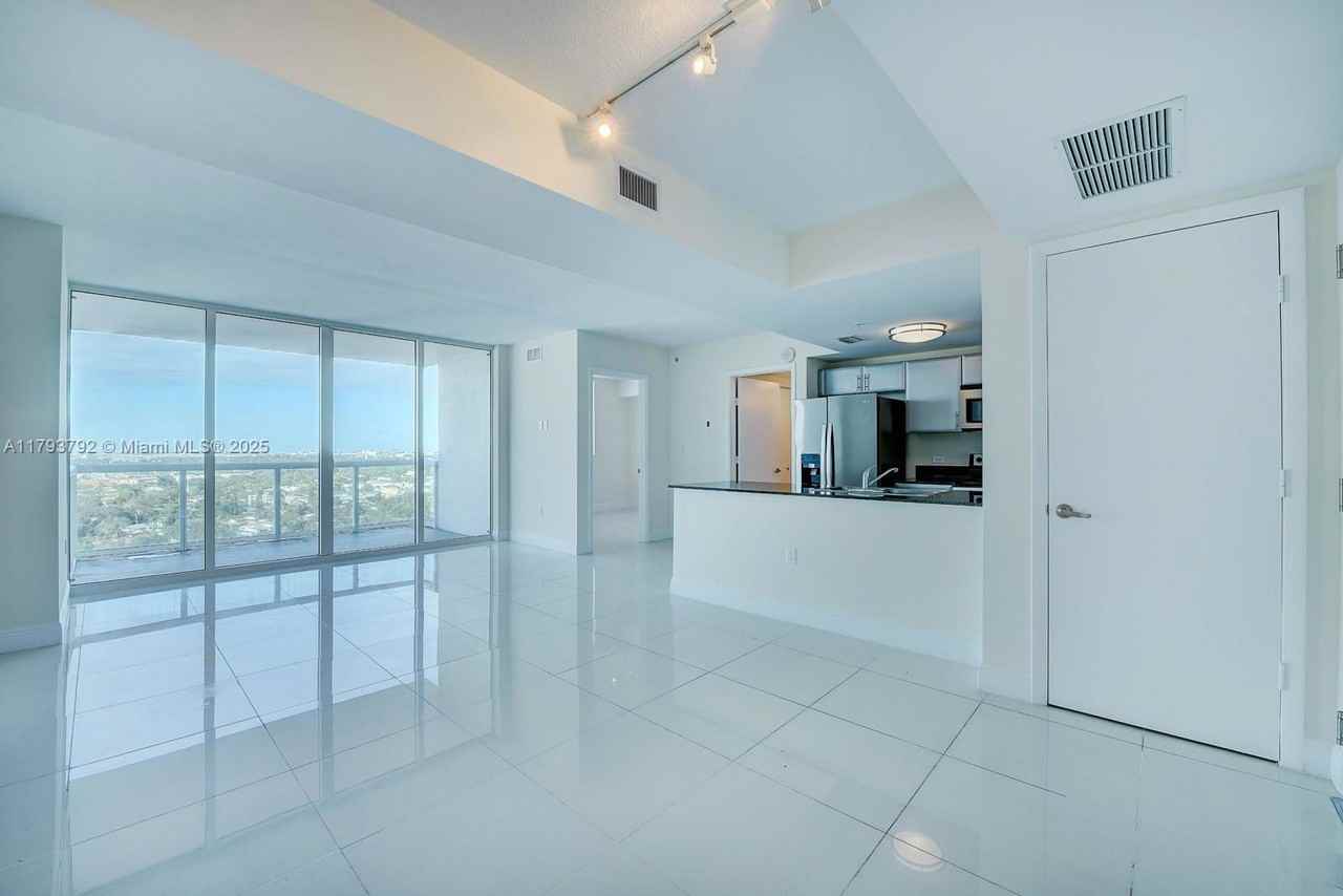 1861 Nw South River Dr #1903 - Photo 2 of 8