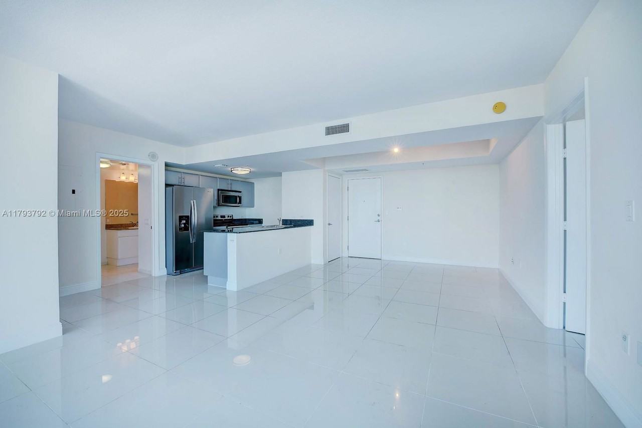 1861 Nw South River Dr #1903 - Photo 3 of 8