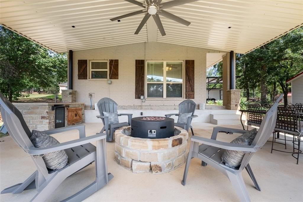 222 Knights Cir - Photo 2 of 32