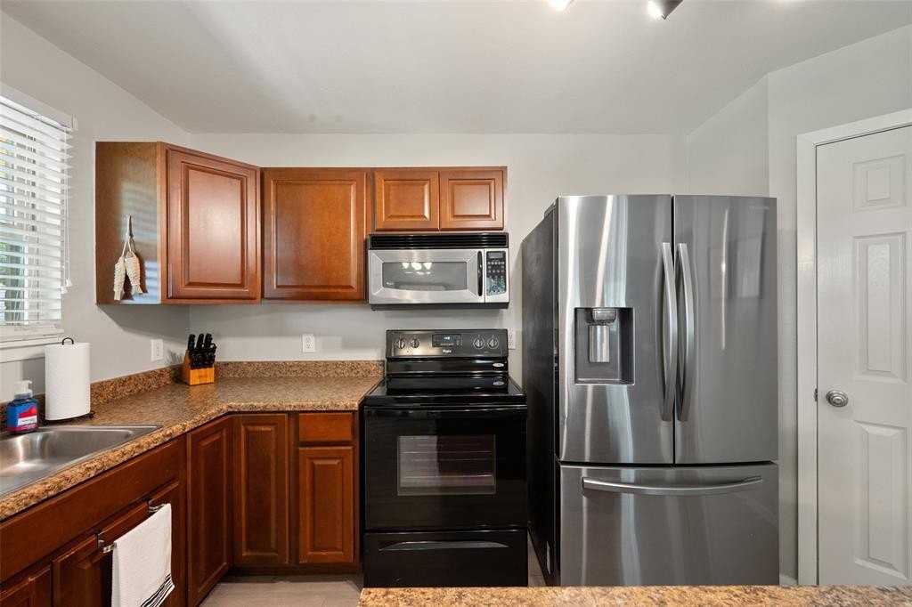 222 Knights Cir - Photo 5 of 32