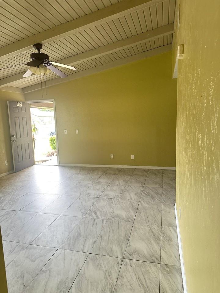 452 Glenwood Dr #452 - Photo 4 of 11