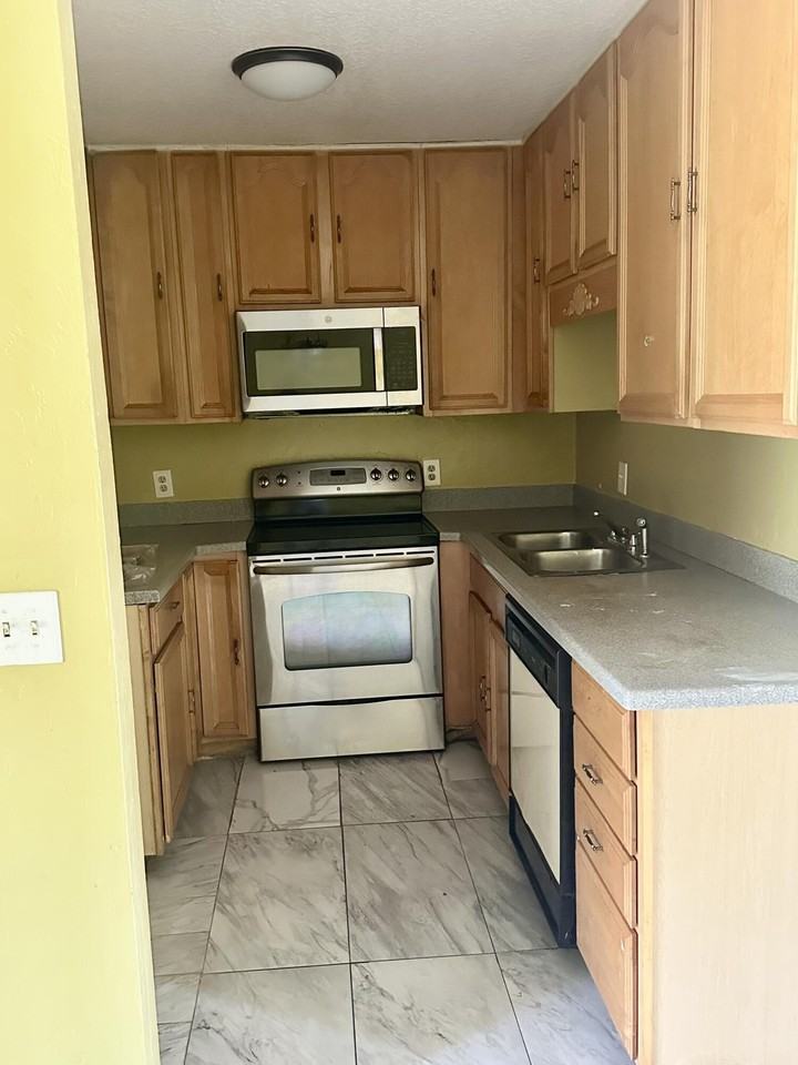 452 Glenwood Dr #452 - Photo 6 of 11