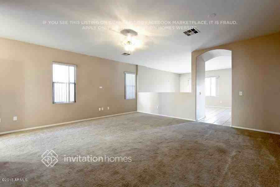 10433 E Obispo Ave - Photo 2 of 15