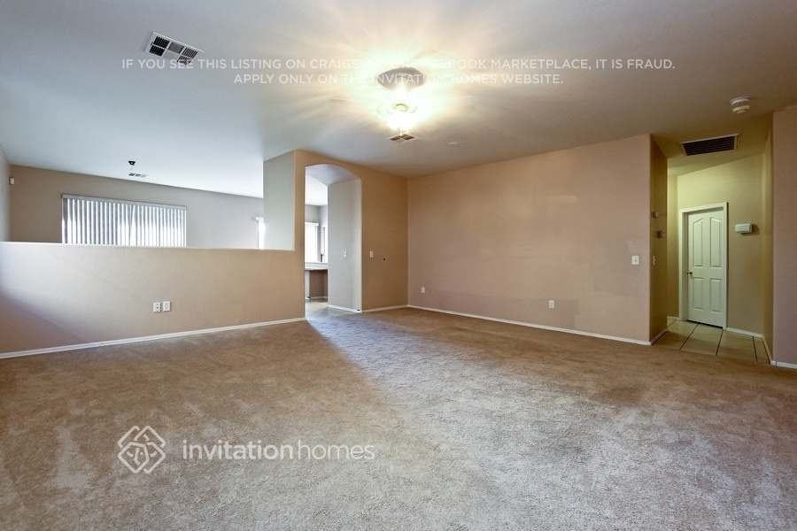 10433 E Obispo Ave - Photo 3 of 15